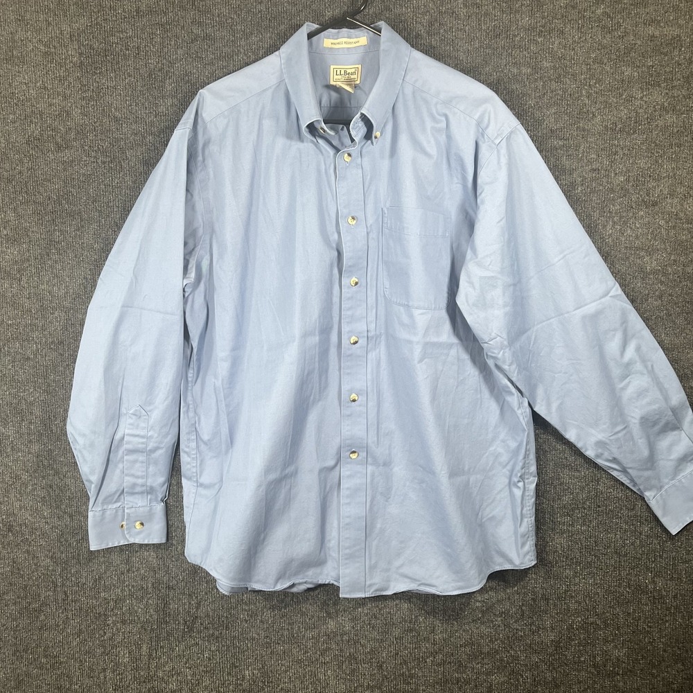 L.L. Bean Men's Large Wrinkle Resistant Long Sleeve Button Down Light Blue